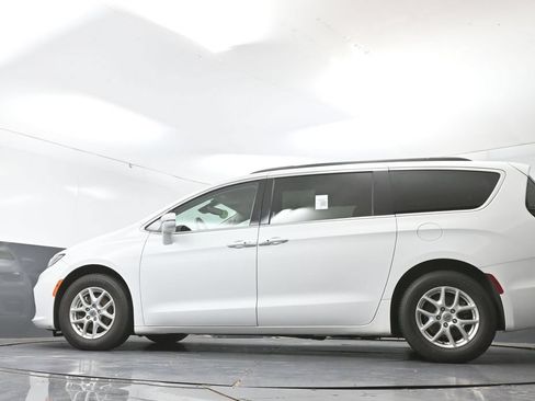 Used 2022 Chrysler Pacifica Touring-L FWD image 50