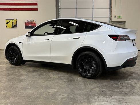 Used 2023 Tesla Model Y Long Range AWD/4WD image 5