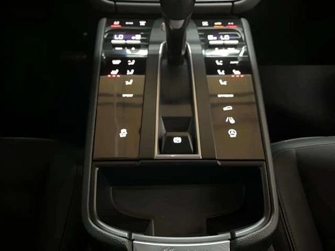 Used 2023 Porsche Macan AWD/4WD image 16