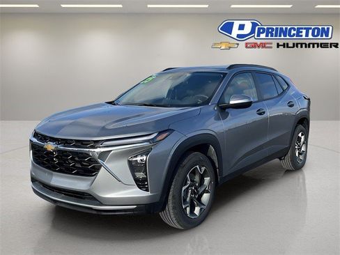 Certified 2025 Chevrolet Trax LT w/ LT Convenience Package image 3