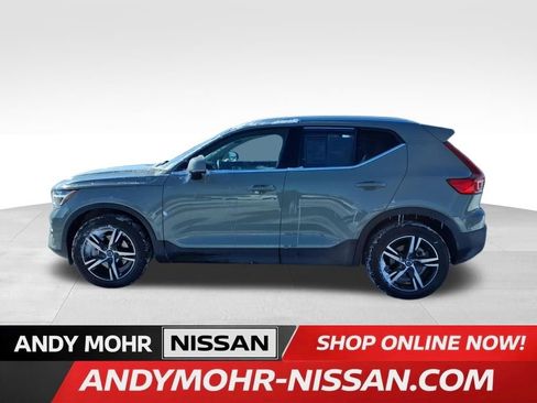 Used 2023 Volvo XC40 B5 Plus image 23