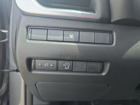 Used 2023 Nissan Rogue SV FWD image 25