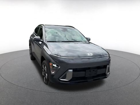 Used 2025 Hyundai Kona SEL AWD/4WD image 2