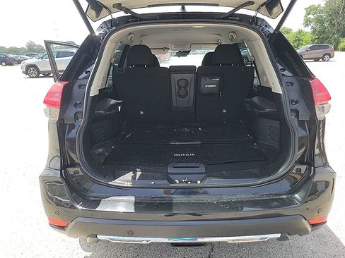 Used 2020 Nissan Rogue SV FWD image 11