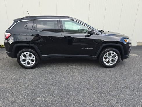 Used 2024 Jeep Compass Latitude AWD/4WD image 8