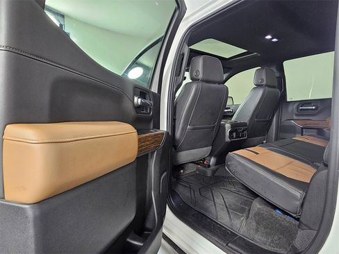 Used 2019 Chevrolet Silverado 1500 High Country image 17