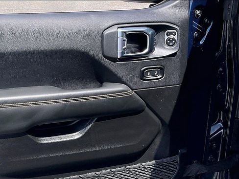 Used 2025 Jeep Gladiator Sport w/ Premium Package AWD/4WD image 23