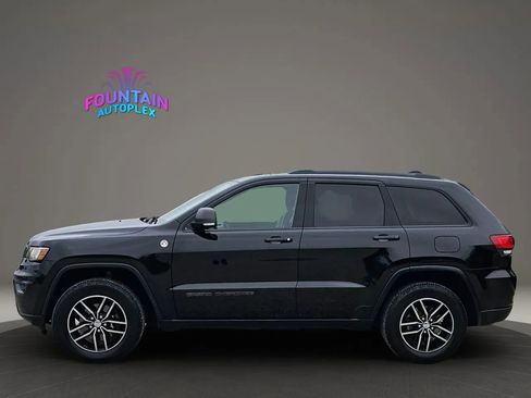 Used 2017 Jeep Grand Cherokee Trailhawk AWD/4WD image 2