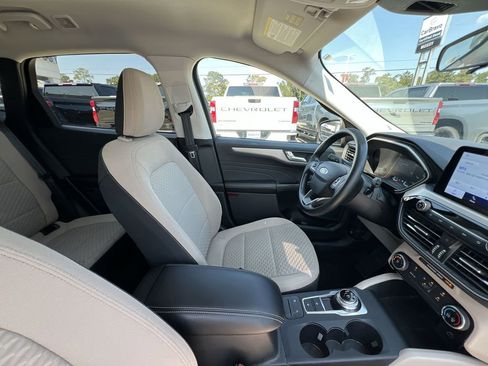 Used 2021 Ford Escape SE image 17