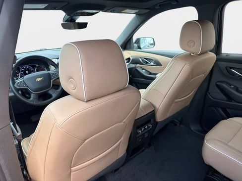 Used 2023 Chevrolet Traverse Premier FWD image 13