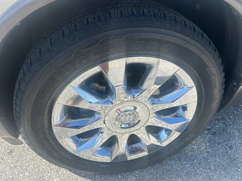 Used 2011 Buick Enclave CXL FWD image 5