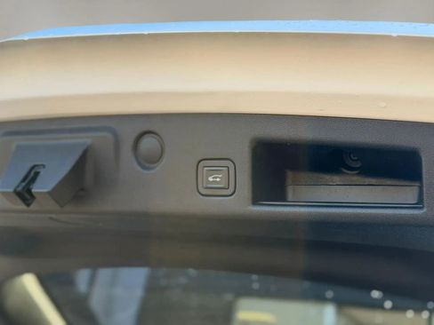 Used 2019 Chevrolet Equinox Premier image 19