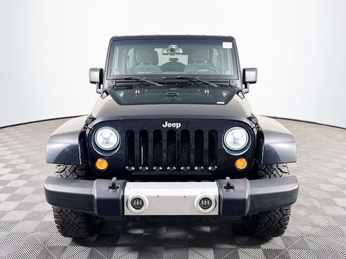 Used 2014 Jeep Wrangler Unlimited Sahara image 2