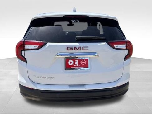 Used 2024 GMC Terrain SLE FWD image 9
