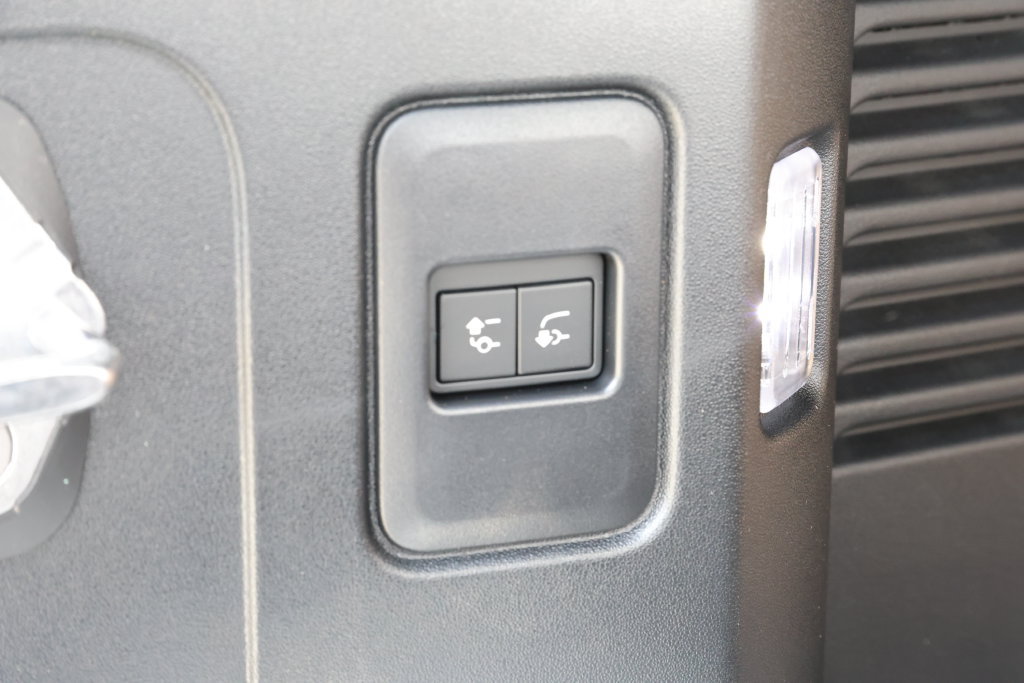 New 2026 Land Rover Defender 130 V8 AWD/4WD image 7
