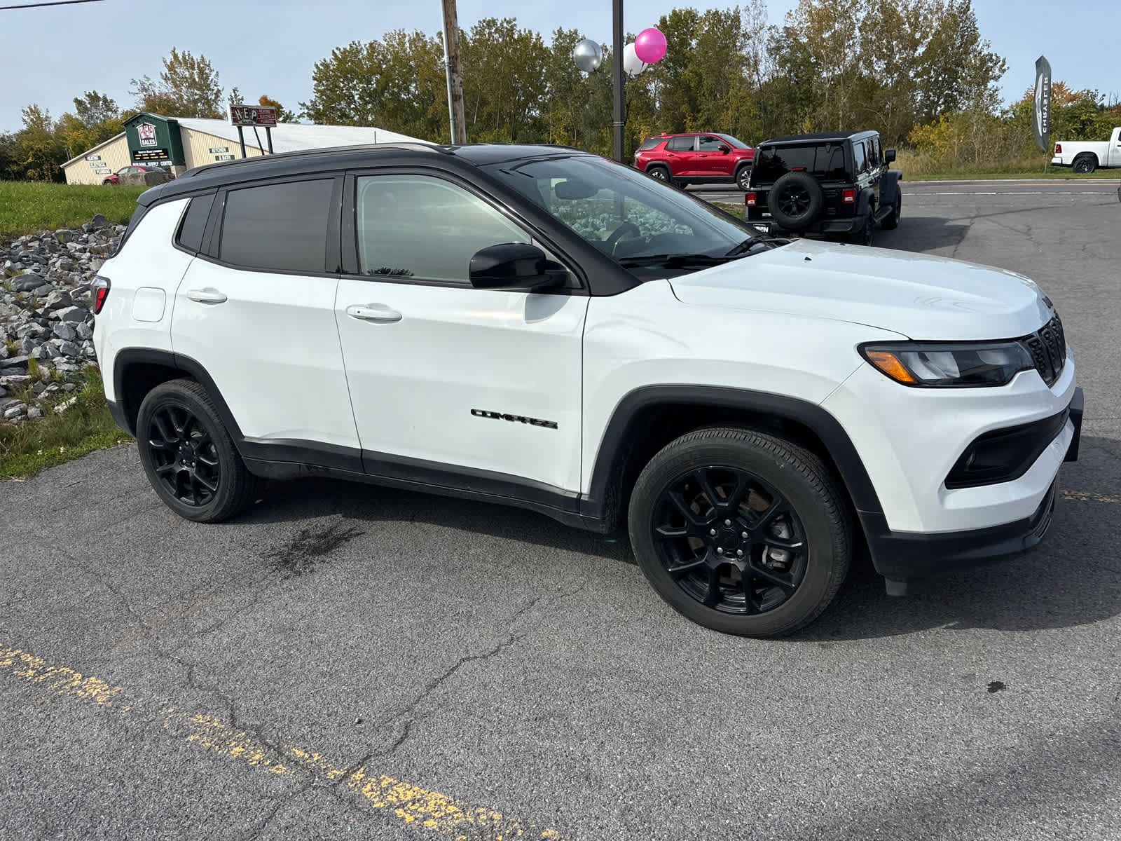 Used 2024 Jeep Compass Latitude w/ Convenience Group AWD/4WD image 3