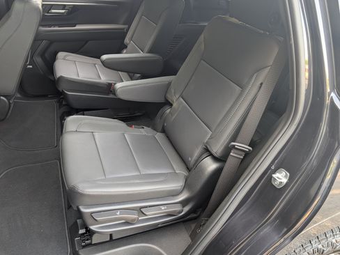 Used 2026 Chevrolet Tahoe Z71 w/ Comfort Package AWD/4WD image 18