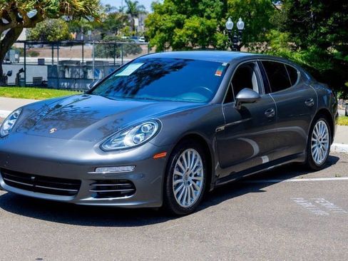 Used 2014 Porsche Panamera S image 3