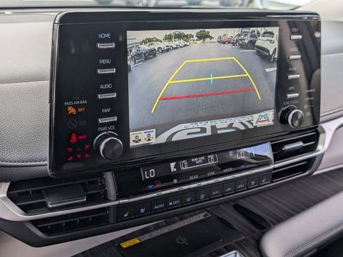 Used 2024 Toyota Sienna Limited image 24
