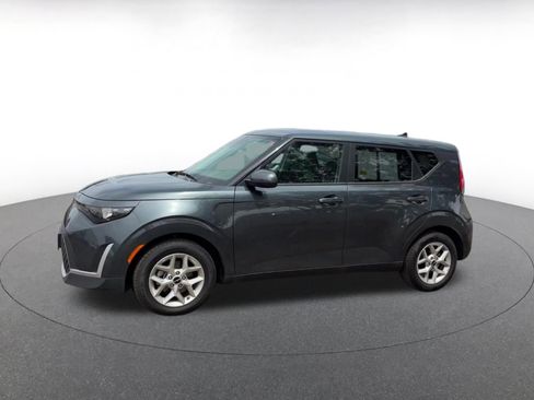 Used 2025 Kia Soul LX w/ LX Technology Package FWD image 10