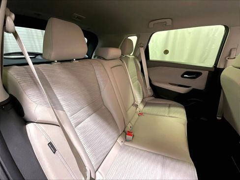 Used 2023 Nissan Rogue SV image 16