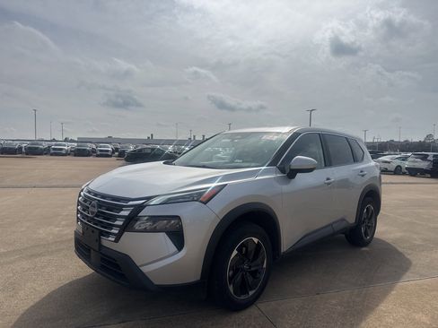 Certified 2025 Nissan Rogue SV image 7