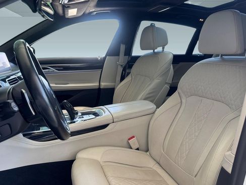 Certified 2022 BMW 750i xDrive w/ Executive Package AWD/4WD image 21