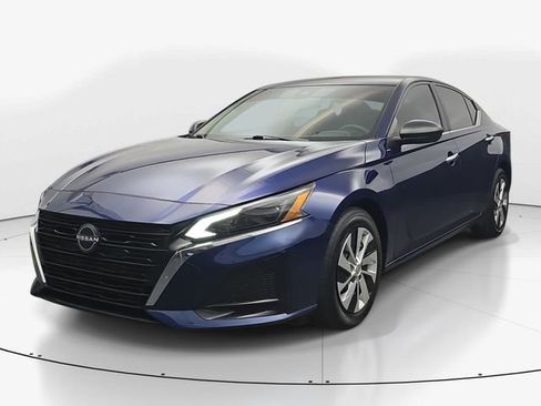 Used 2024 Nissan Altima 2.5 S FWD image 6