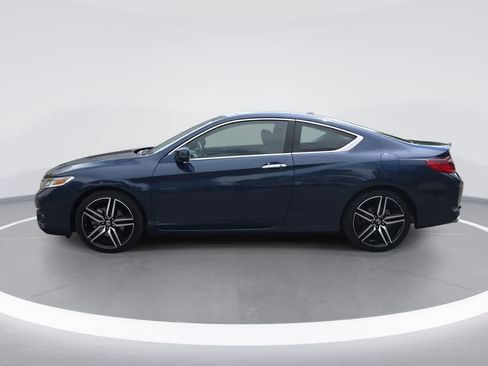 Used 2017 Honda Accord Touring image 5