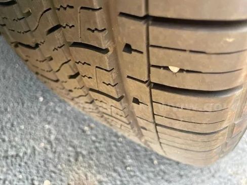 Used 2019 Ford Fusion SE FWD image 11