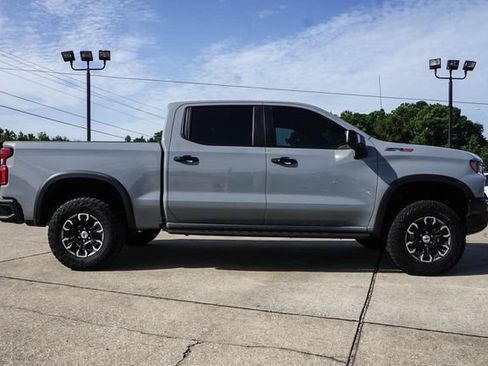 Used 2024 Chevrolet Silverado 1500 ZR2 AWD/4WD image 3