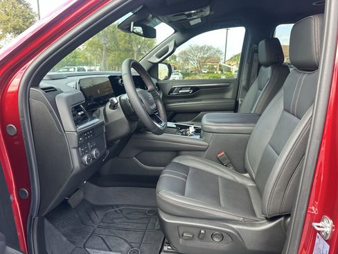 Used 2025 Chevrolet Suburban RST w/ Comfort Package image 16