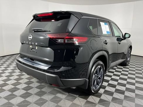 Certified 2026 Nissan Rogue SV FWD image 7