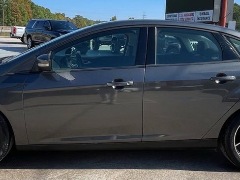Used 2017 Ford Focus SEL image 7