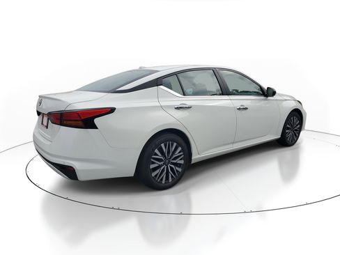 Used 2025 Nissan Altima 2.5 SV image 6