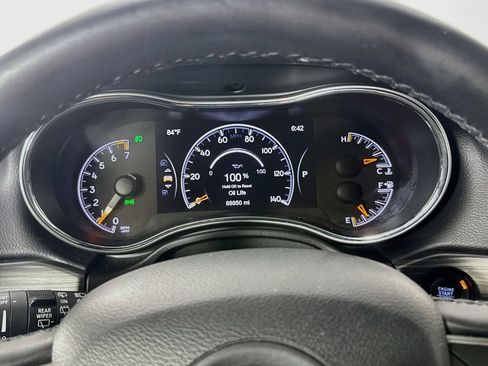 Used 2019 Jeep Grand Cherokee Laredo AWD/4WD image 14