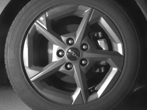 Used 2025 Kia K4 LXS image 13