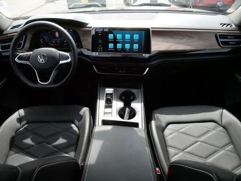 Certified 2024 Volkswagen Atlas SE image 10