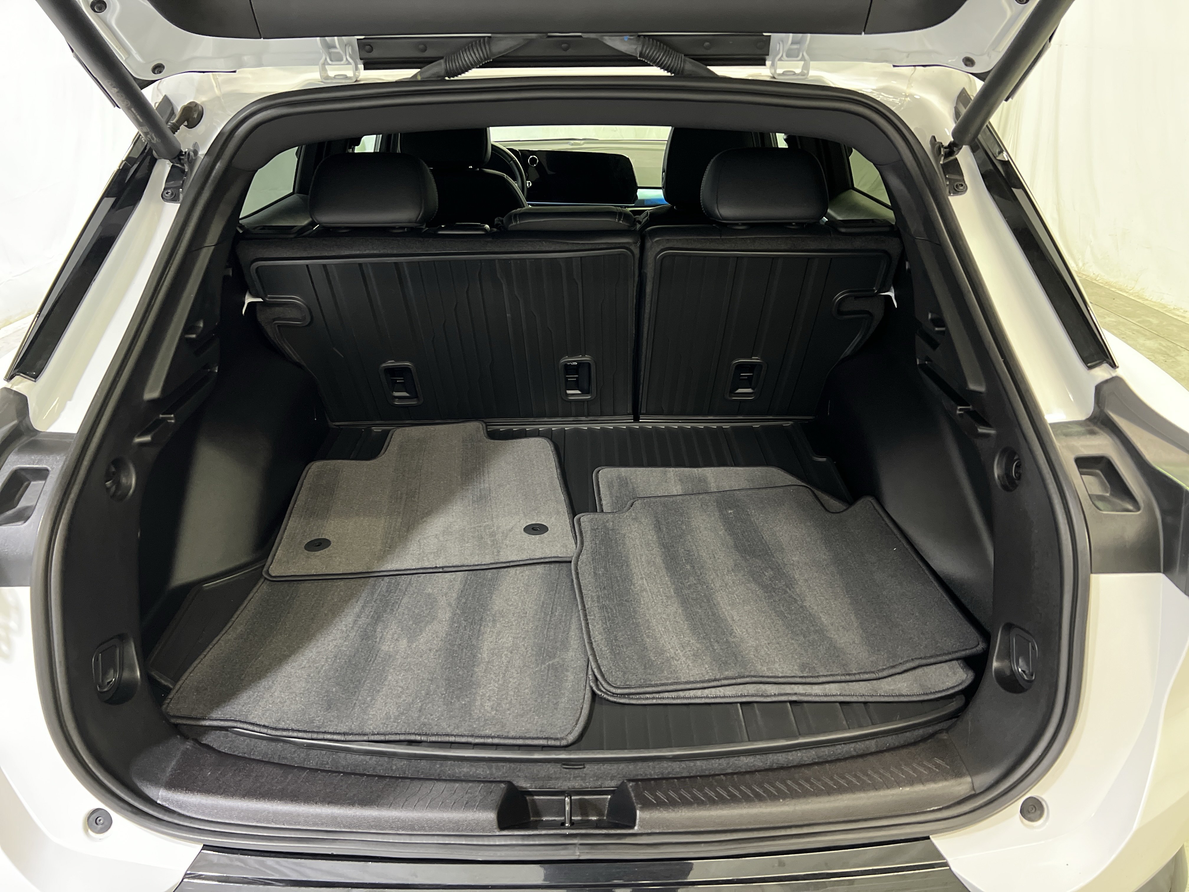 Certified 2024 Chevrolet Equinox EV LT FWD image 14