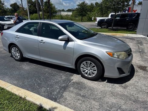 Used 2012 Toyota Camry LE FWD image 2