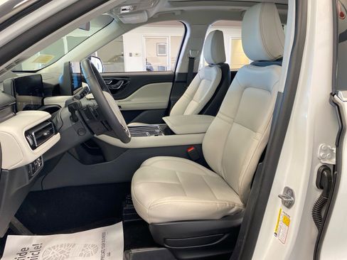 Certified 2025 Lincoln Aviator AWD image 16