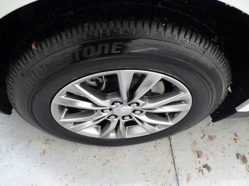 Used 2021 Cadillac XT5 Premium Luxury w/ LPO, Floor Liner Package image 28