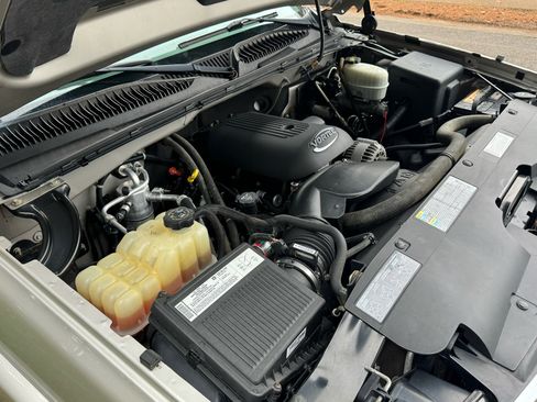 Used 2005 Chevrolet Silverado 2500 LS image 29