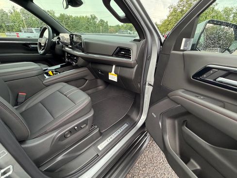 New 2026 Chevrolet Suburban RST w/ Comfort Package AWD/4WD image 24