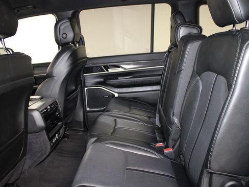 Used 2024 Jeep Wagoneer Series II w/ Flexible Seating Group AWD/4WD image 23