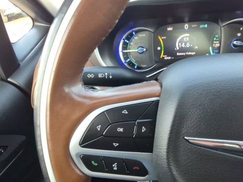 Used 2020 Chrysler Pacifica Limited w/ Advanced Safetytec Group image 33