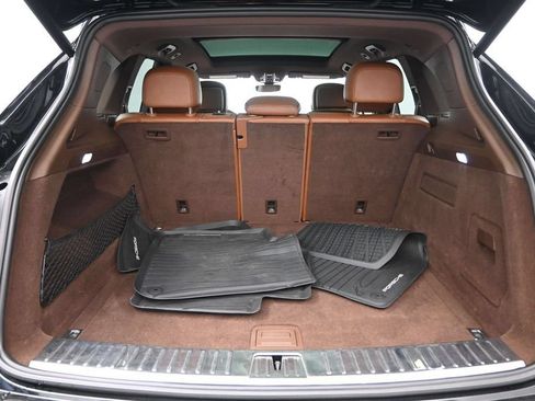Used 2023 Porsche Cayenne AWD/4WD image 29