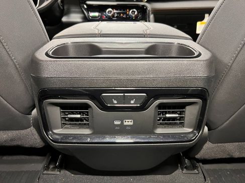 Used 2025 GMC Sierra 2500 AT4 w/ AT4 Premium Plus Package image 13