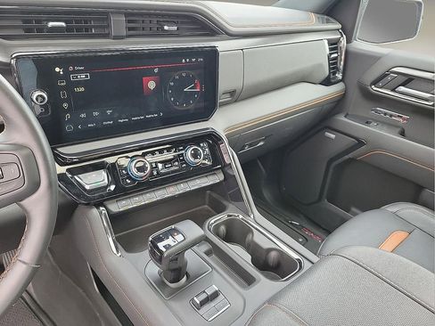 Used 2024 GMC Sierra 1500 AT4 w/ Technology Package image 20