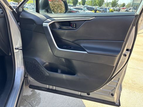Used 2022 Toyota RAV4 LE FWD image 27